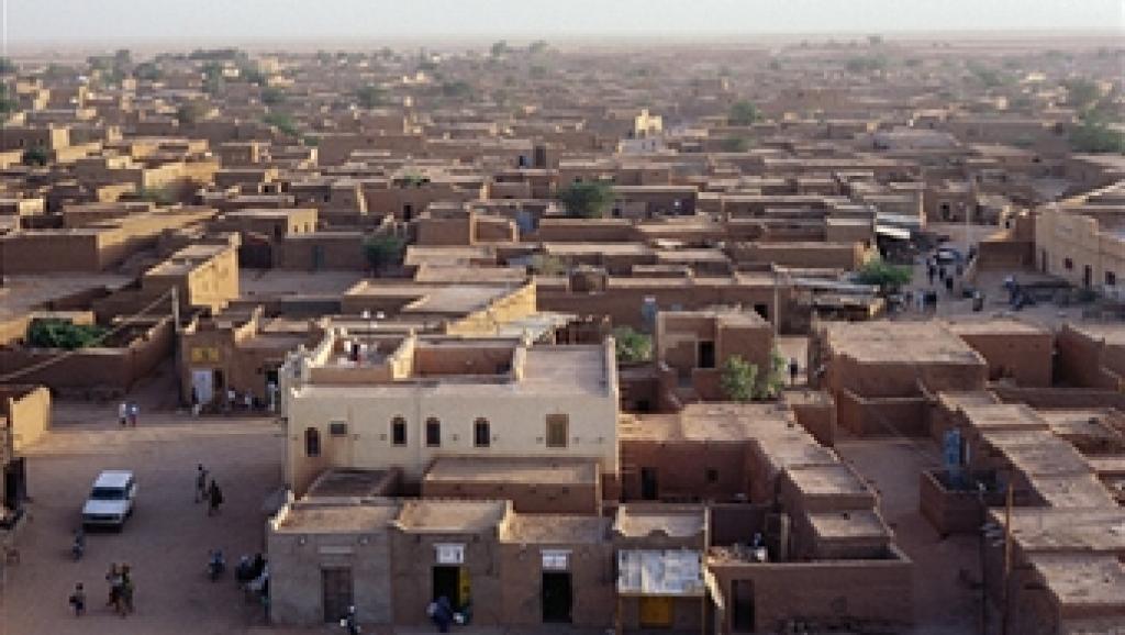 Magazine 23/10/2017 : à Agadez, certains parents attendent plusieurs années pour engager la procédure d’établissement de pièces d’état civil de leurs enfants.