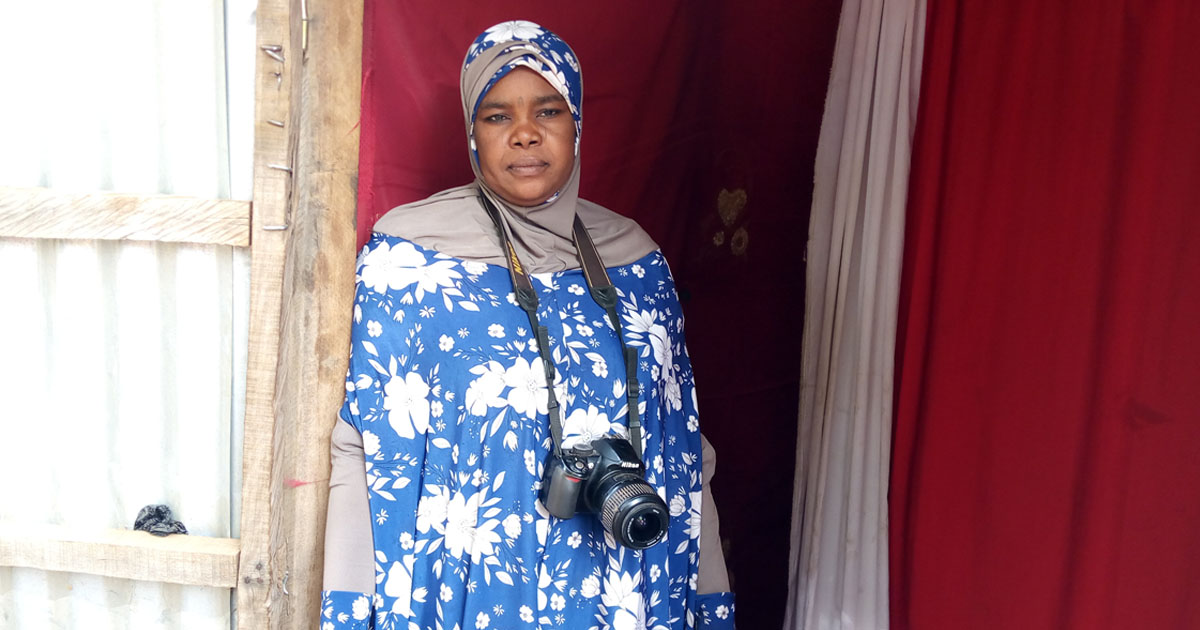 [Portrait] A la découverte d’Amina Maigoua, l’unique femme photographe de Gaya
