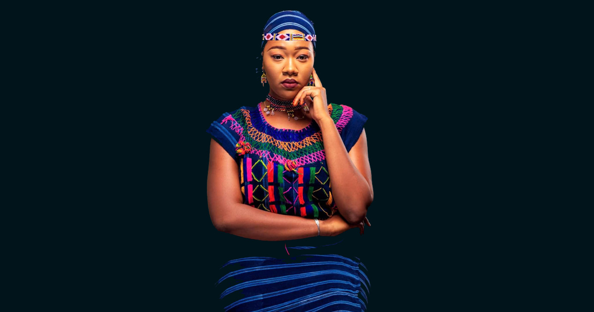 Aminata Salifou Mody, une jeune fille influenceuse web, décoratrice et costumière traditionnelle