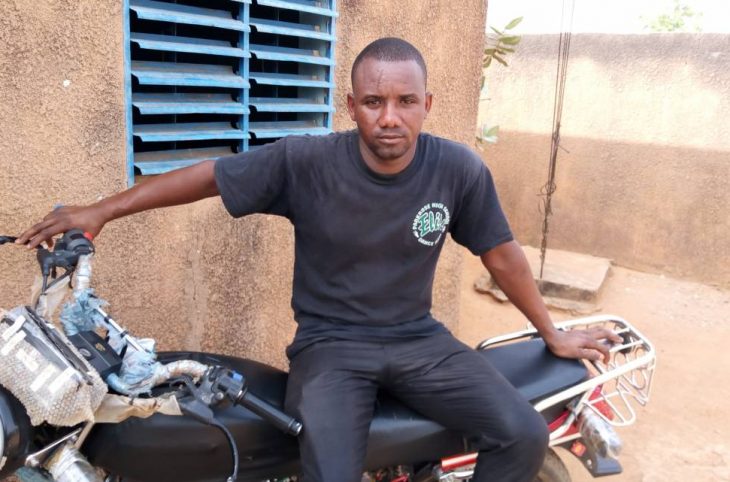 Assoumane Ali, ancien exodant, devenu conducteur de taxi moto à Gaya