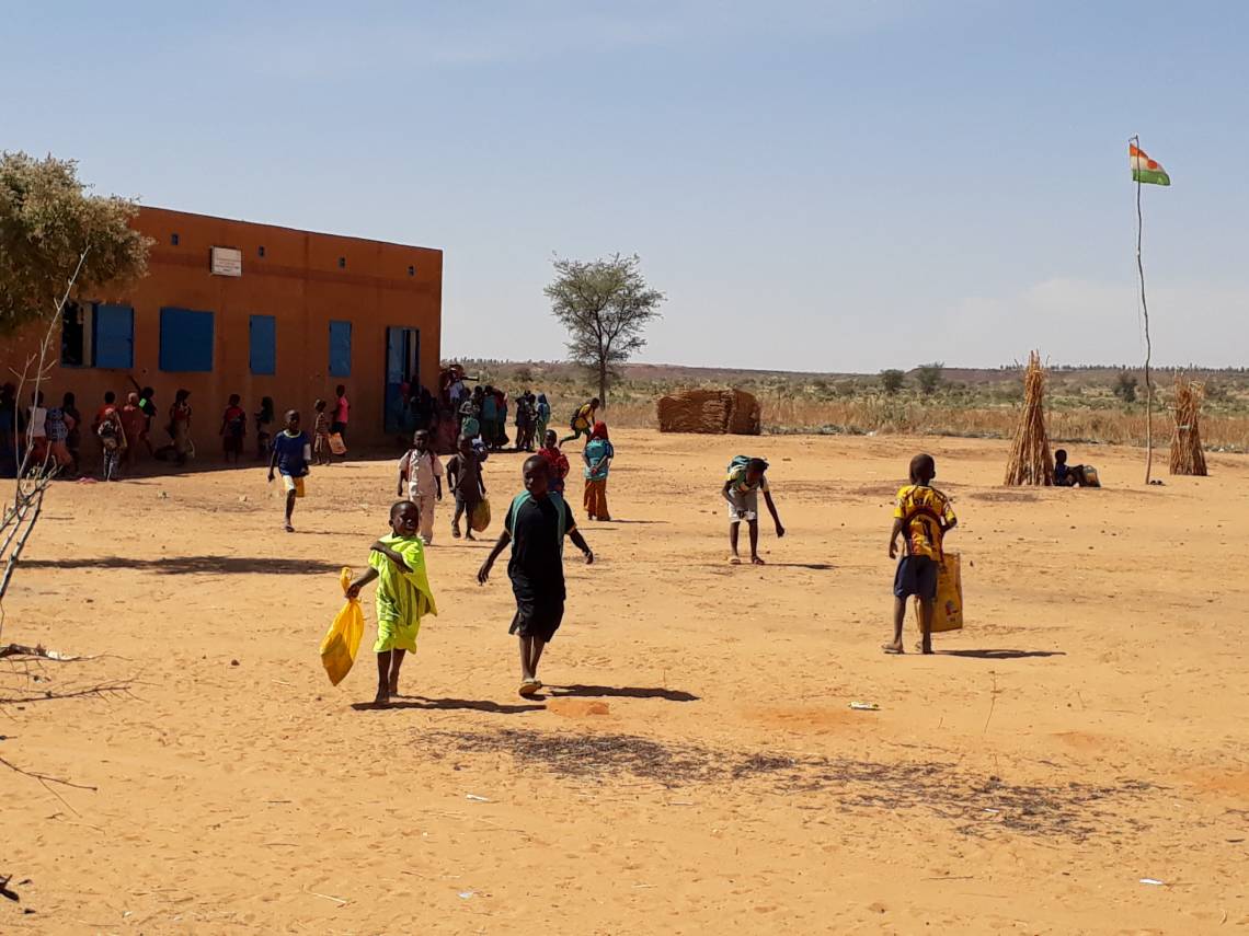 Dans la région d’Agadez pour sensibiliser sur la paix et non violence,  l’association des jeunes pour l’éducation et la culture  passe par un concours de skectch