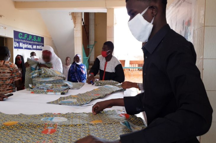 Covid-19 : le centre de formation en stylisme de Niamey adapte sa production