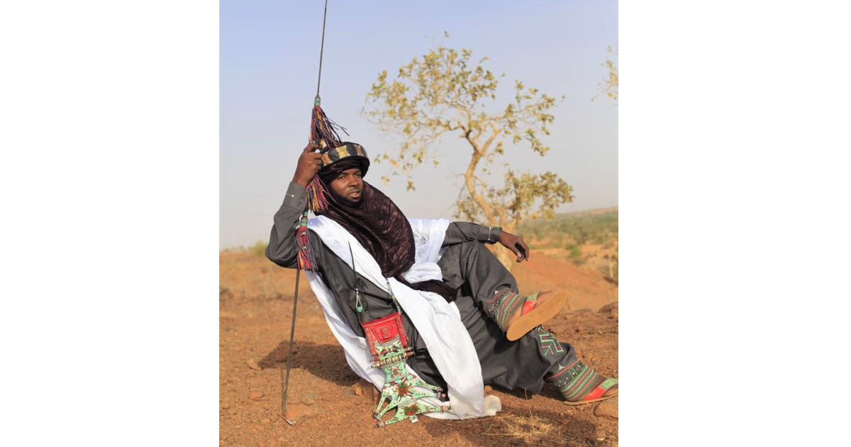 A la découverte de Malik Abou Intchirwak, chanteur, danseur et président d’une association culturelle