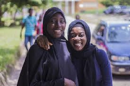 Agadez / Le port du hijab par les filles : recommandation religieuse ou camouflage