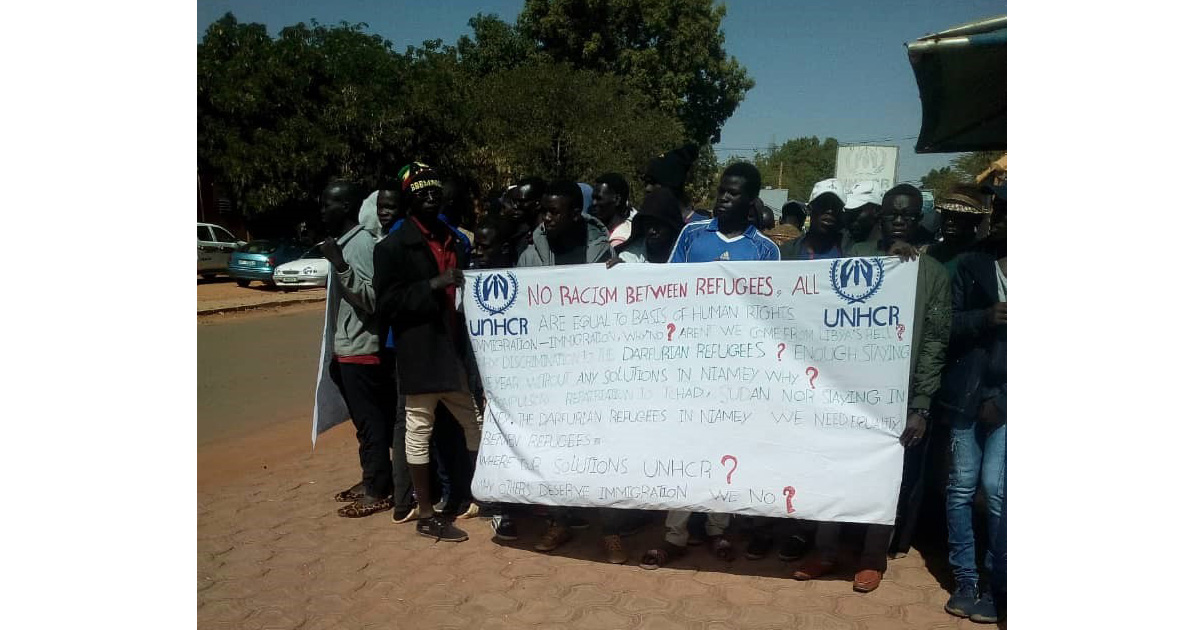 Niamey : Pour obtenir des terres d’accueil, les réfugiés soudanais manifestent devant les bureaux de l’UNHCR