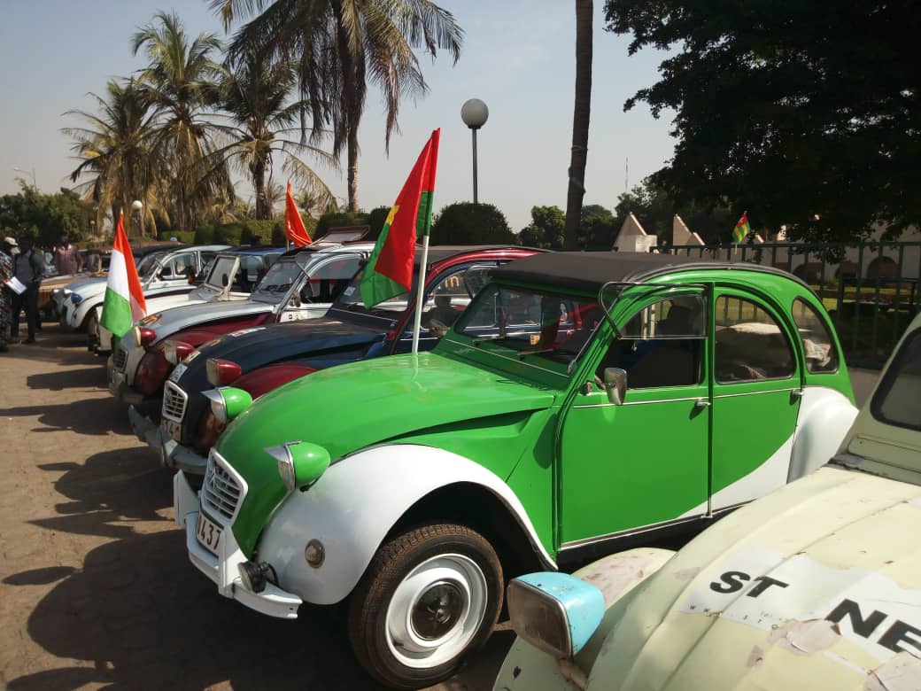 Le magazine du 25/04/2019 – Paix et intégration africaine : les amoureux de voitures anciennes se donnent rendez-vous au Sénégal