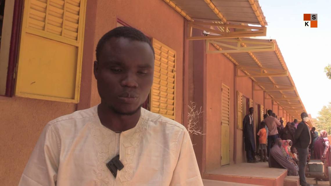 Moutari Doubou, un jeune électeur non-voyant