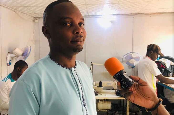 Portrait de Abdoulaye Yansambou, couturier et promoteur de l’atelier Yanstyle