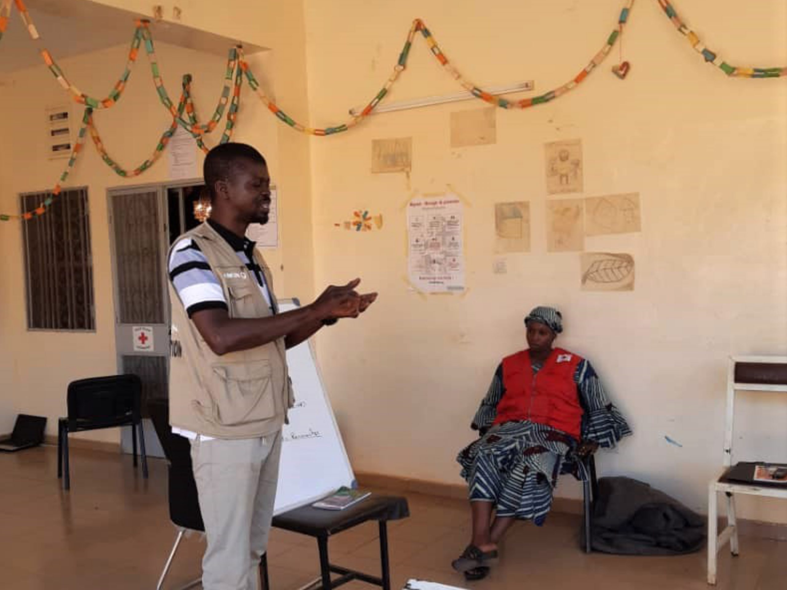 Portrait de Boubacar Issa alias Sodja, jeune volontaire à la Croix-Rouge