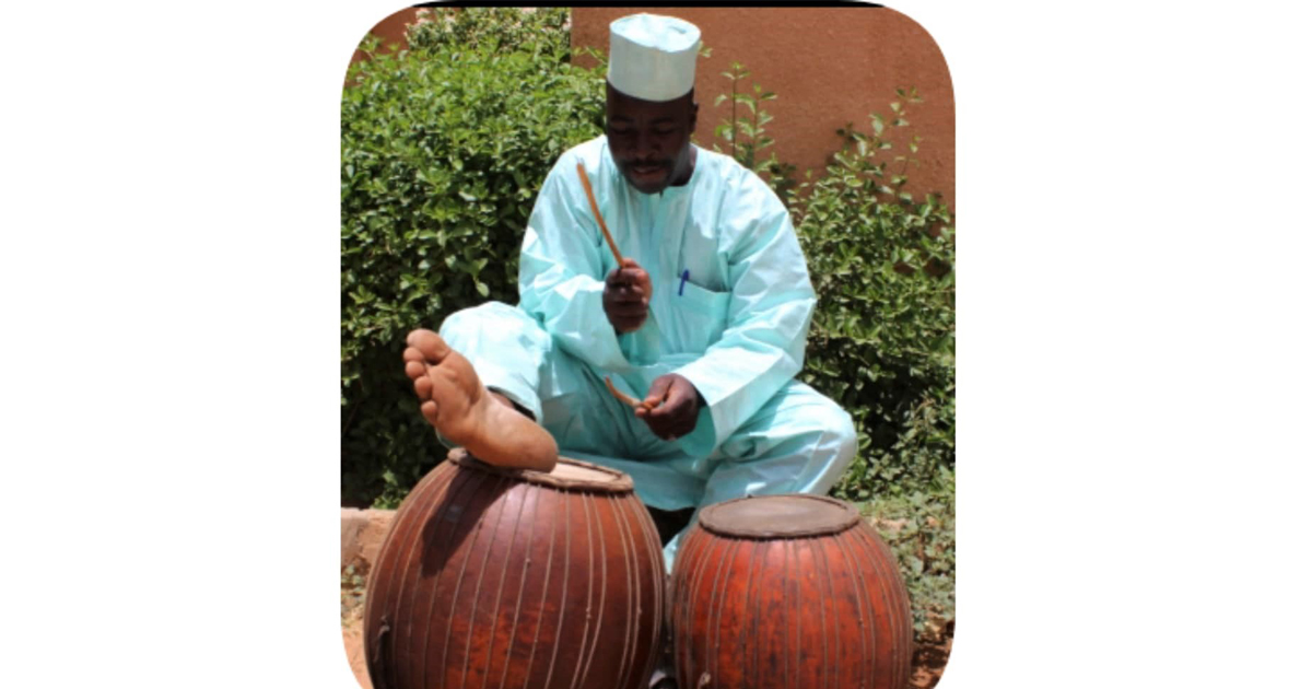 Portrait de Tassiou, joueur de « Douma », instrument de musique traditionnel a Maradi