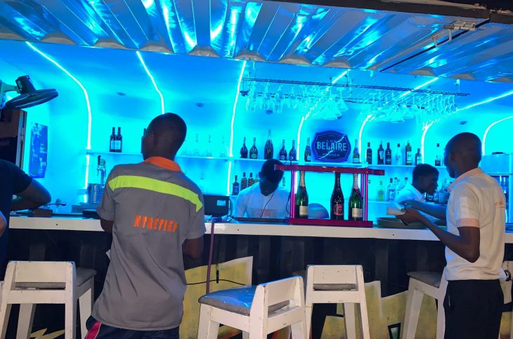 Reportage sur la réouverture des lieux de loisirs à Niamey après le couvre-feu contre la covid-19