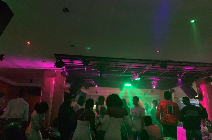 Reportage sur le respect des mesures barrières dans les lieux de spectacles nocturnes pour cause de covid19