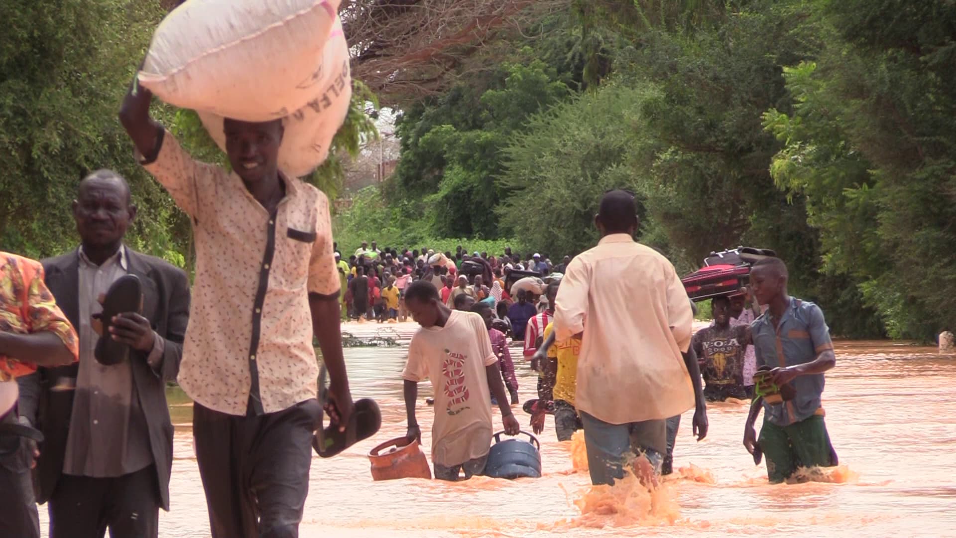 Un tronçon de la route reliant Niamey à Hamdallaye coupé par les eaux