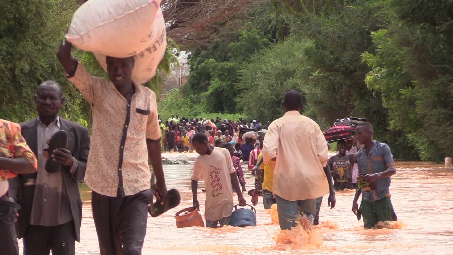 La route Niamey-Hamdallay coupée par les eaux