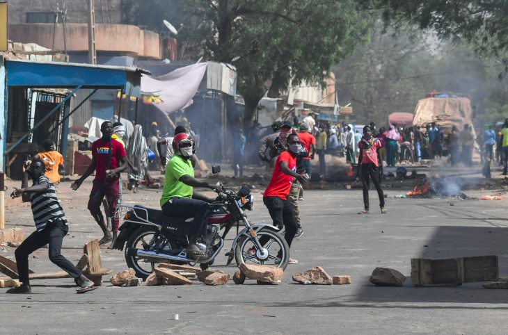 Quelle sanction en cas de participation à une manifestation ou une réunion avec arme ?