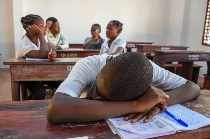 Les sanctions prévues contre les enseignants qui utilisent des élèves dans des activités commerciales