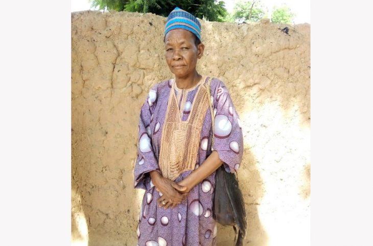 Portrait de Saraki Nakoné, femme ‘’wanzam’’ (coiffeuse traditionnelle)